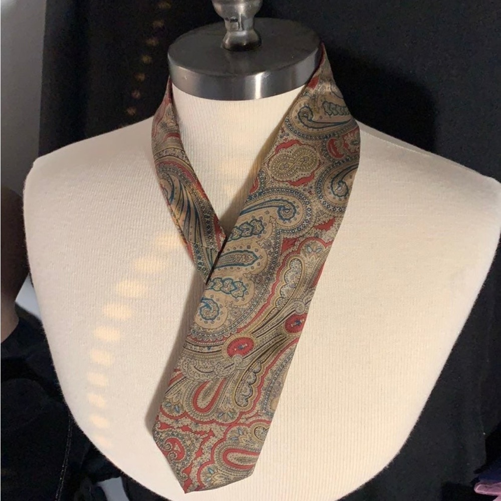 Vintage 417 by Van Heusen brown paisley tie